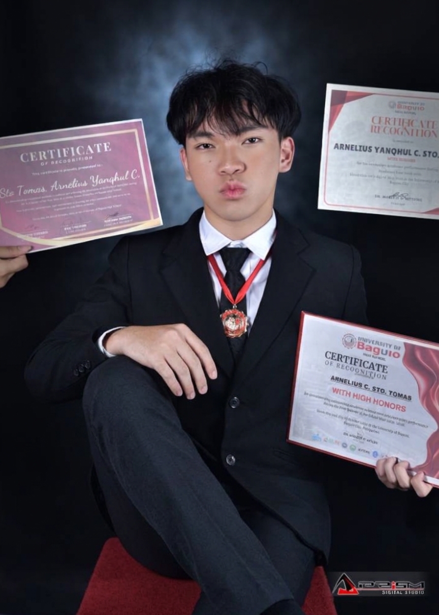 Arnelius Sto. Tomas holding certificates